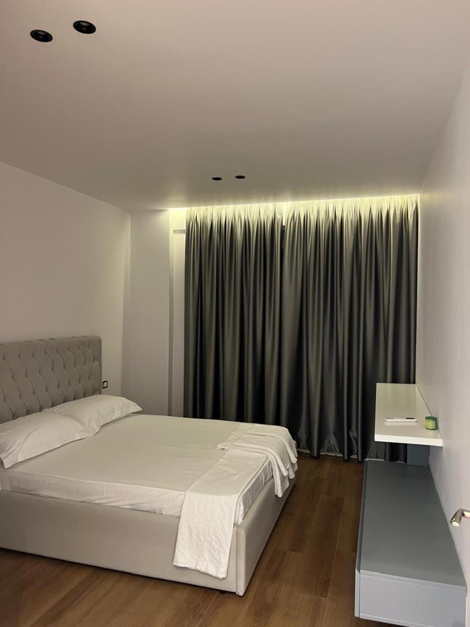 Escape Luxury 2